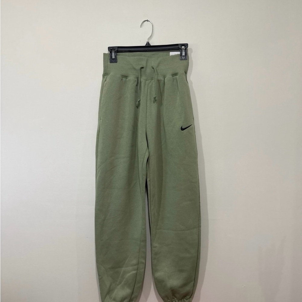 Nike Green Joggers Relaxed Fit Tapered Leg